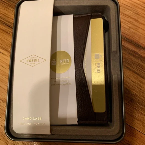 New with Tags and in Metal Box Fossil Leather Card Case With RFID Lining Brown - Picture 4 of 9